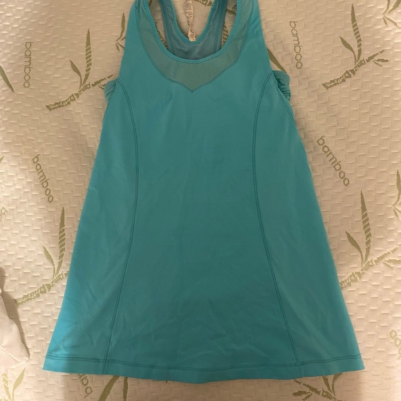 Blue lululemon tank size 4 - Picture 3 of 4